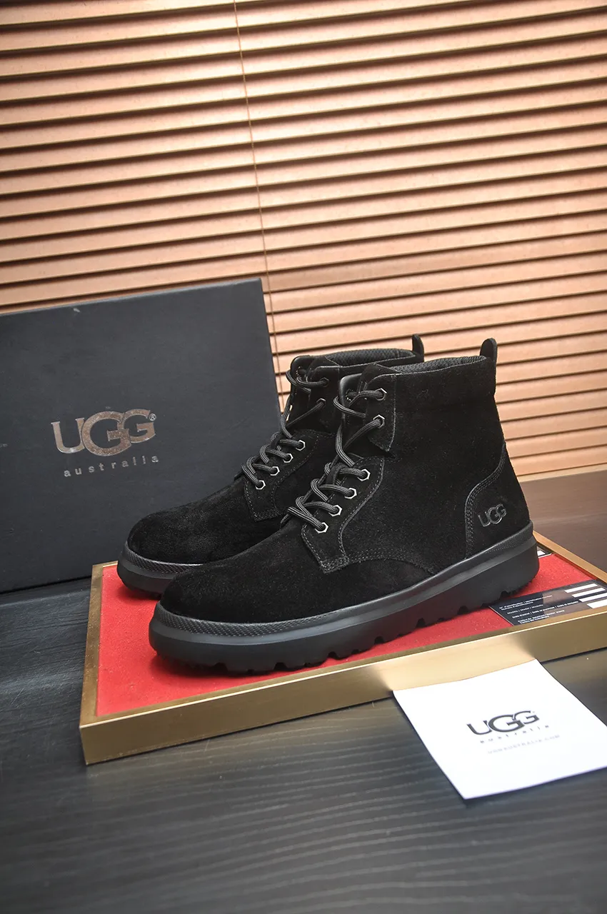 Men's shoes 💰580💶【UGG】(full genuine wool lining) Please pay attention to the original quality and compare the thickness of the wool 🏮🏮Hot style Martin boots from Australia's warm luxury brand men's shoes, official website synchronization, Beckham men's style..., made of imported top-layer waxed cowhide, waxed toe, Australian real wool velvet lining Carefully sewn...Imported rubber Martin boots outsole (comfortable, soft and wear-resistant). I really like the quality...Exquisite workmanship, you can't put it down once you see it. Code number 39-44